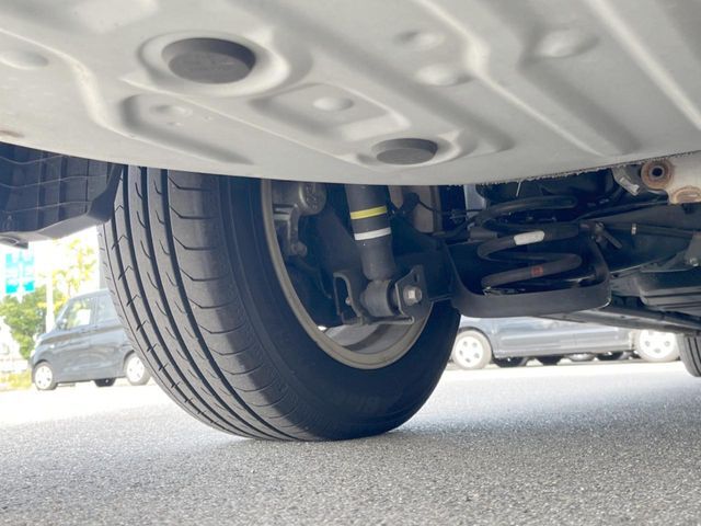 お車を安心してお乗りいただく為には、足回りの定期点検が欠かせません。サービスサポート（有償保証）では無料点検もご提供しており、安心のカーライフをお過ごしいただけるサポート体制が整っています。