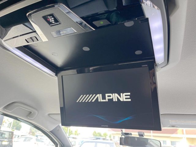 【12インチフリップダウンモニター】家族や友人とお出かけする機会が多い方に大人気のフリップダウンモニター！大画面モニターで車内はエンタメ空間！退屈しがちな長距離ドライブも楽しい時間に変わります！