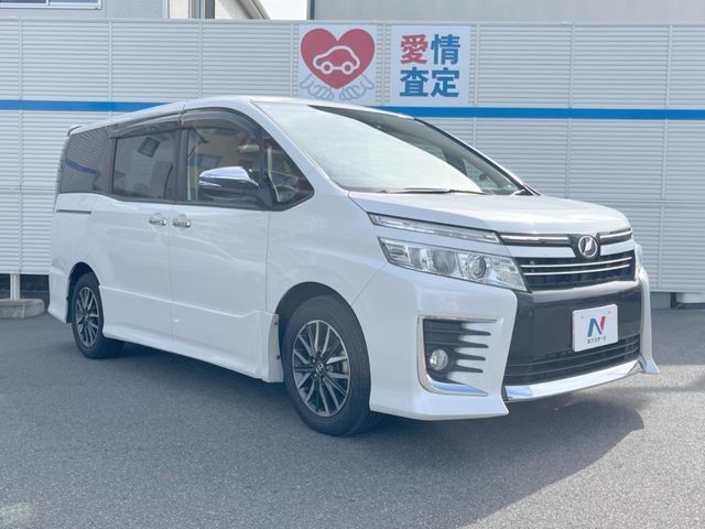 高透明度のガラス皮膜で撥水はもちろん、上質なツヤ・光沢を実現。紫外線や酸性雨から大切な愛車を保護し、色あせ・劣化を防止。「弾スプラッシュコート」、「弾プリミッサコート」からお選びいただけます。