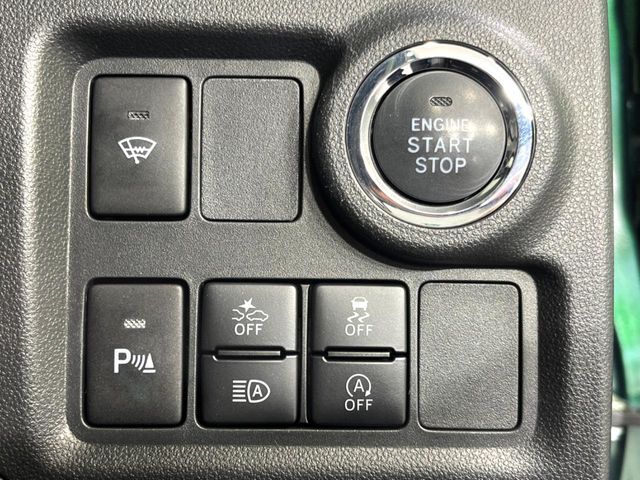 【スマートアシスト】走行中に前方の車両等を認識し、衝突しそうな時は警報とブレーキで衝突回避と被害軽減をアシスト。より安全にドライブをお楽しみいただけます。