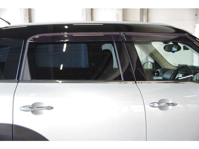 入念な下地処理後、ボディコーティングを施し、美しく輝くクリスタルシルバーのクロスオーバーです。保証書・取説・記録簿・スペアキー完備。全国納車致します。お問い合わせはお気軽に。