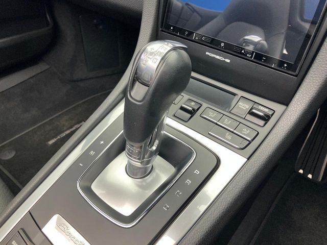 気になる箇所や、画像のリクエストなどお気軽にオートステージ堺のプレミアムカー専門スタッフにお問い合わせください。TEL：072-224-4908