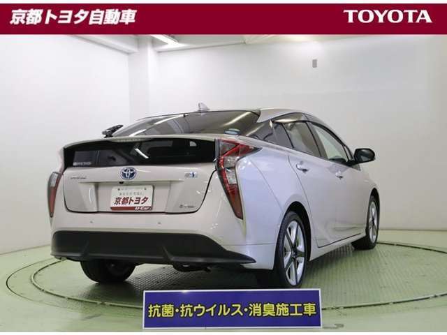車線はみ出し防止警告【レーンアシスト】、衝突予防および衝突安全システム【PCS】で安心を。障害物や歩行者などを検知、警告してくれる【クリアランスソナー】がトラブルを未然に防ぐサポートをしてくれます。