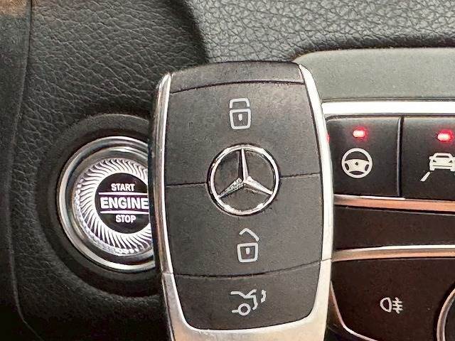 車内へのアクセス楽々、今や必須アイテムの「スマートキー」には、キー複製防止「イモビライザー」まで備わっております。