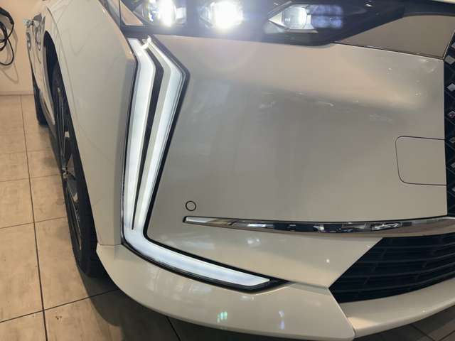 ライトのデザインもDSならではです※本車両は弊社納車整備センターにて展示中、ご覧になられる際は事前に当店までご連絡ください