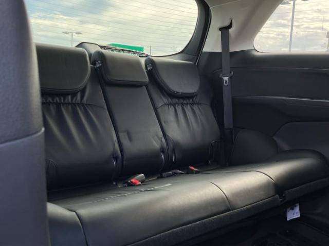 WECARSでは各商談席に大型モニターをご用意しております！見やすい大画面でゆったりと全国の在庫をご覧いただけます！是非ご来店お待ちしております！