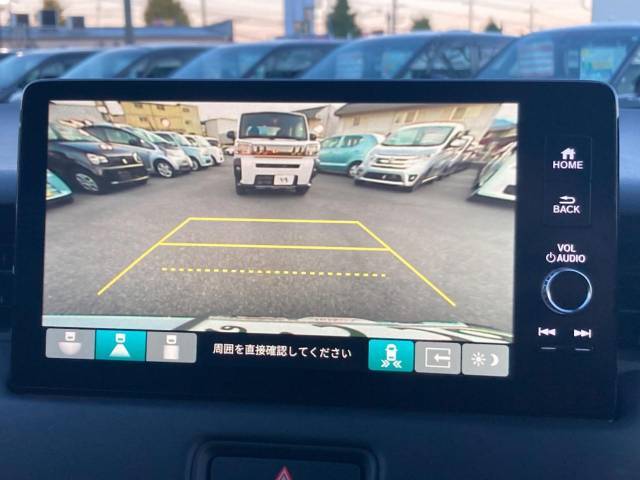 【バックカメラ】駐車時に後方がリアルタイム映像で確認できます。大型商業施設や立体駐車場での駐車時や、夜間のバック時に大活躍！運転スキルに関わらず、今や必須となった装備のひとつです！