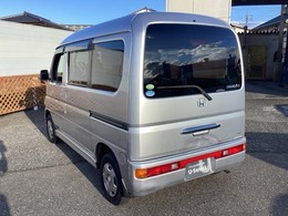 自社整備工場で点検整備をおこなってからお渡ししています。車検が残っている場合は『12ヶ月点検整備』を、車検整備付きの場合は『車検整備』をおこないます。整備費用は車両本体価格に含まれています。