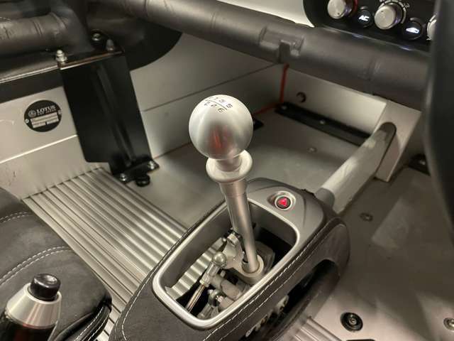 SPORT350より採用となる、エクスポーズドシフトメカニズムの車両です。気持ち良いシフト操作が特徴です。