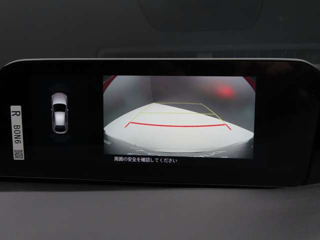 バックモニターが標準装備されておりますので狭い駐車場でもラクラク♪　視認性もバッチリです。