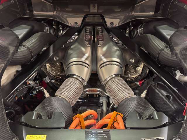 2.9L V6-90°ツインターボエンジン＋モーター(830CV)