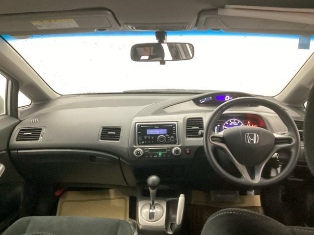 開放感のある運転席まわり！　運転席からの視界は良好です！！