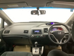 開放感のある運転席まわり！　運転席からの視界は良好です！！