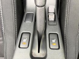 【シートヒーター】寒い日に重宝するシートヒーター！エアコンより早く温まってくれるので寒がりの人も安心ですね♪エアコンの温風は乾燥するから苦手、という方にもをおすすめです。