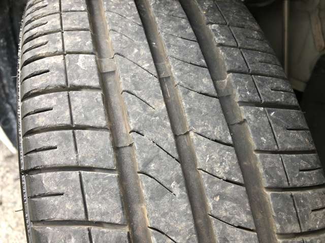 タイヤの溝もしっかり残っております♪♪