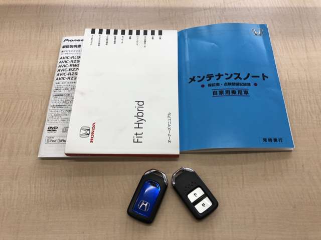 取扱説明書、ナビ取扱説明書、メンテナンスノート、スペアキーも揃っております。