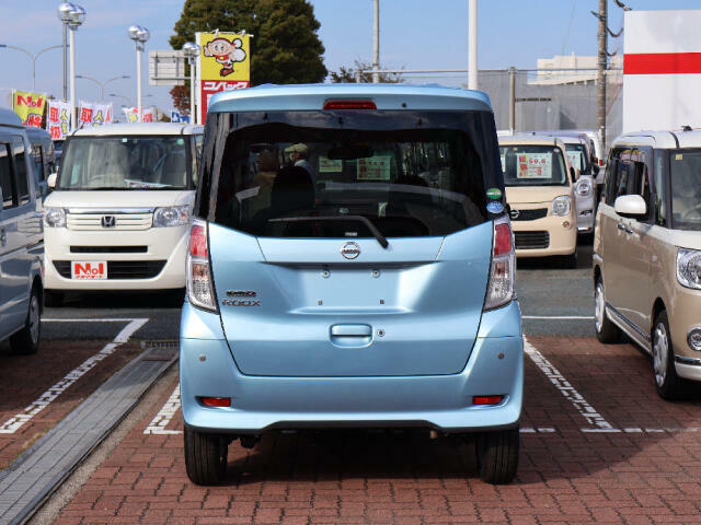 今の軽自動車は、とても広い！普通車と比べて維持費もお得で、家計に優しいですよ！