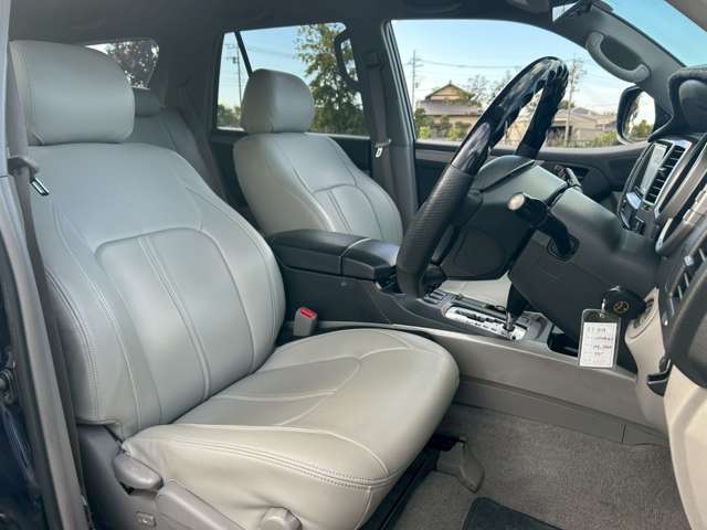 ご覧いただき誠に有難うございます。【GLOBAL　CREST幸手店】　埼玉県幸手市の1000坪ほどの広大な敷地に常時150台以上展示しております。屋内でご覧いただくことも可能です。