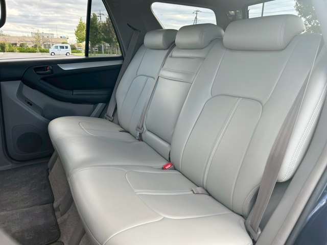 お電話・メールにてご質問・ご相談などお気軽にしてください＾＾もちろんご来店していただき、直接お車をご覧になってください。試乗もご対応させていただきますので、スタッフ一同お待ちしております。