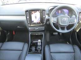 車内は、美しい仕上がりのインテリアが清々しくも落ち着いた雰囲気を醸し出し、独特の居心地のよさを感じさせる、まさにスカンジナビアン・デザインの傑作と呼ぶにふさわしい空間となっています。