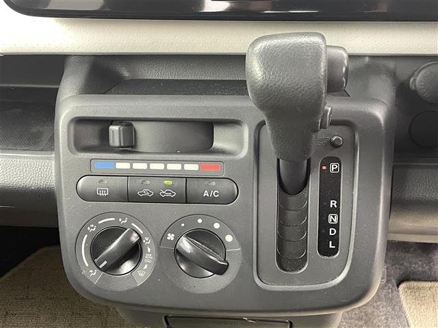 【シフトレバー】シフトも操作しやすく快適なドライブを楽しんでいただけます！