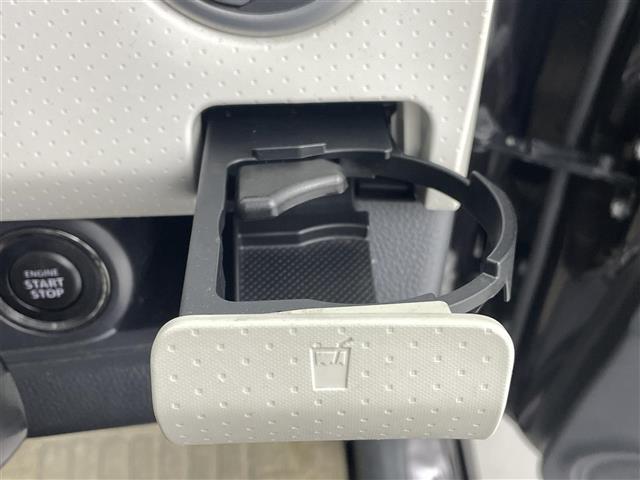 【ドリンクホルダー】長時間のドライブを快適に過ごすために、必須の車内アイテムですね。