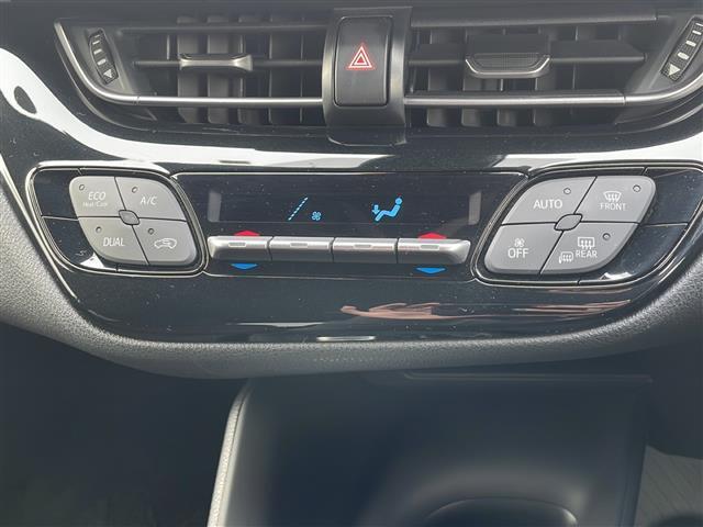 【オートエアコン】車内温度を感知して自動で温度調整をしてくれるのでいつでも快適な車内空間を創り上げます！