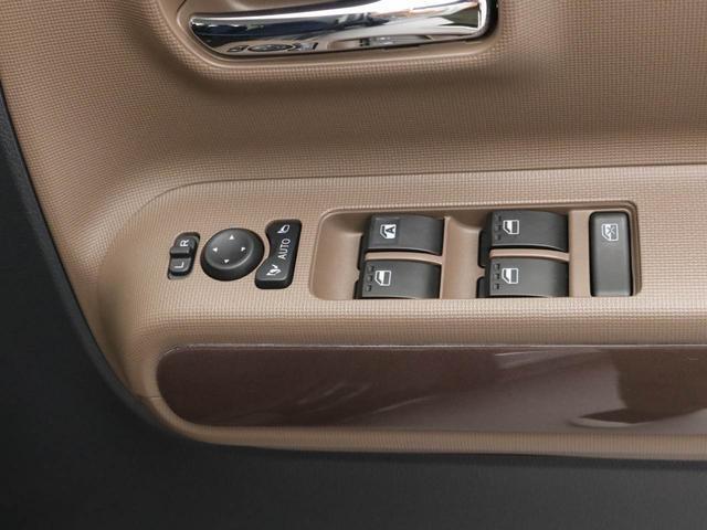 パワーウィンドウのスイッチです。　運転席に居ながら助手席の窓を開け閉めできるので便利ですよ。　ロック機能も付いてるので子供がイタズラして窓を開けるという事もできなくできますよ。