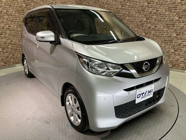 ■充実のアフターサービス■　車の販売はもちろん、自社整備工場・自社鈑金工場・オイル交換＆点検専門店舗を完備しておりますので納車後もお客様のカーライフをトータルでサポートいたします。