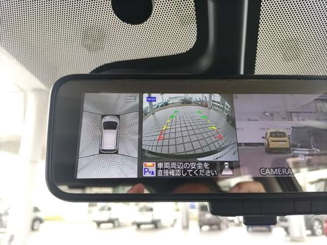 スマート・ルームミラーは、カメラ映像と通常のミラーの切替が出来ます。カメラ映像ですと後席やラゲッジの人や荷物で視界が塞がらないだけではなく夜間、後続車のライトの光量を減光します。