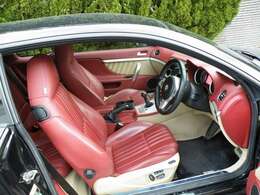 赤レザーシート