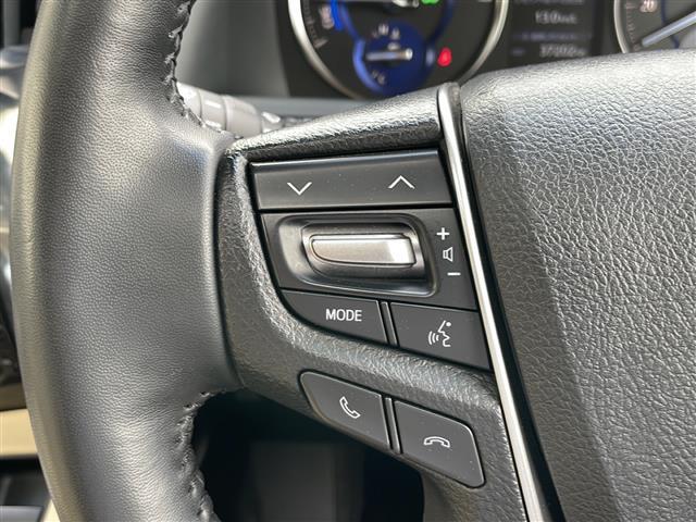 【ステアリングスイッチ】運転中に目線を下げることなく、ナビ操作・音量調節ができる機能です♪