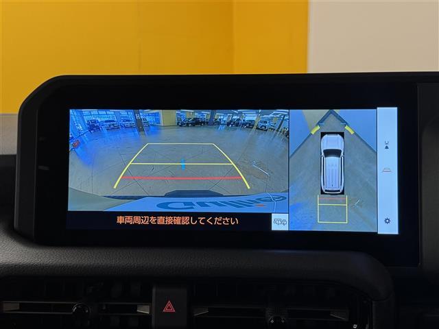 【パノラミックビューモニター】クルマを真上から見下ろした視点で駐車をサポートします！クルマの斜め後ろや真横など、いち早く障害物に気が付くことができます。