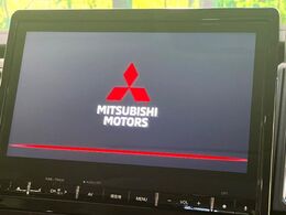 【純正10.1型ナビ】人気の純正ナビを装備しております。ナビの使いやすさはもちろん、オーディオ機能も充実！キャンプや旅行はもちろん、通勤や買い物など普段のドライブも楽しくなるはず♪