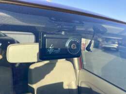 万が一の時に安心のドライブレコーダーも付いているので、証拠として画像を残せますよ！