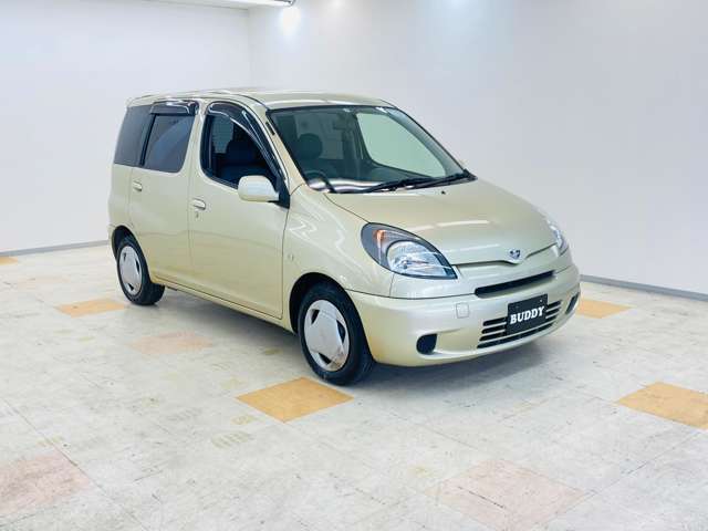 ぜひご来店いただき、現車をご覧くださいませ.ご来店予約頂ければ雨の日でもショールーム内で車両を閲覧できます。