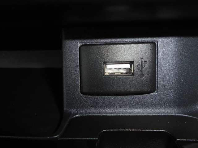 USB充電ソケットも付いてます！！