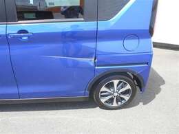 こちらの傷はきれいに鈑金修理してお直しします！