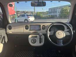 すっきりシンプルなインパネ周りです♪