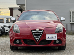 中期モデルのジュリエッタです。グリルデザインにも若干の変化がございます。