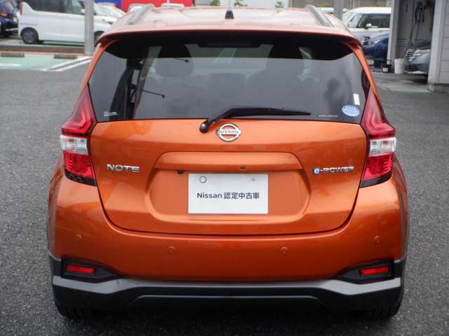1年間走行無制限保証」全国2300カ所の日産サービス工場で保証修理が受けられる。