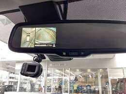 バックミラーの左側にバックモニターが映ります★