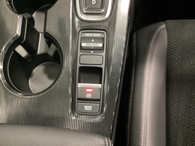 シビックのCVT車は、3つの異なる加速感を楽しめるドライブモードスイッチがついています。一般道、高速道路、ワインディングなど、シーンに合わせて最適な加速感を楽しめるドライブモードスイッチです。