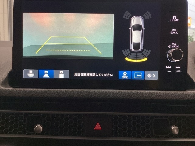バックでの車庫入れも安心です！　リアカメラが付いているバックモニター付のナビを装備しております。バンパーについているソナーや、操作線もついており距離感も画面から確認できます。