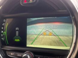 ●バックカメラ：便利な【バックカメラ】で安全確認もできます。駐車が苦手な方にもオススメな便利機能です。