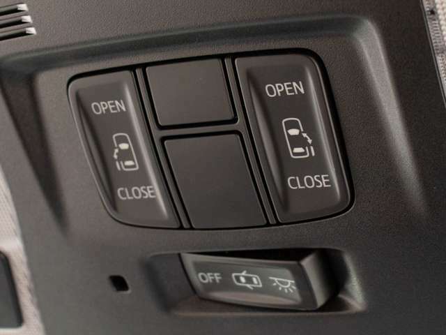 両側オートスライドドア装備！車内スイッチ、キーレススイッチ、ドアノブで操作可能です！ドアの開閉に大変お役に立つ装備です！
