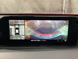 狭い場所での駐車やすれ違いなどでより的確な運転操作に役立つ360°ビューモニターが装備されています。
