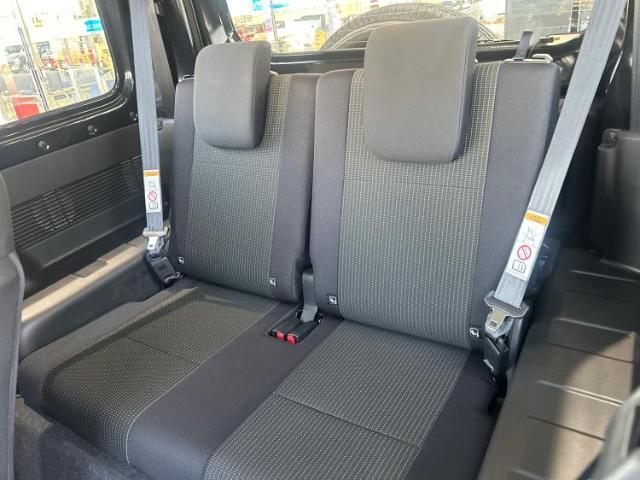 WECARSでは各商談席に大型モニターをご用意しております！見やすい大画面でゆったりと全国の在庫をご覧いただけます！是非ご来店お待ちしております！