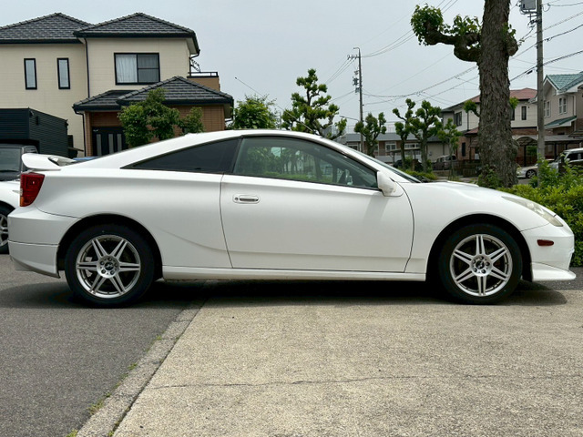 【ガラスコーティング】 当社では【ボディーガラスコーティング】も施工可能ですお車の艶が出て汚れにくく、お手入れも楽ちんですお気軽にスタッフまでお尋ね下さい