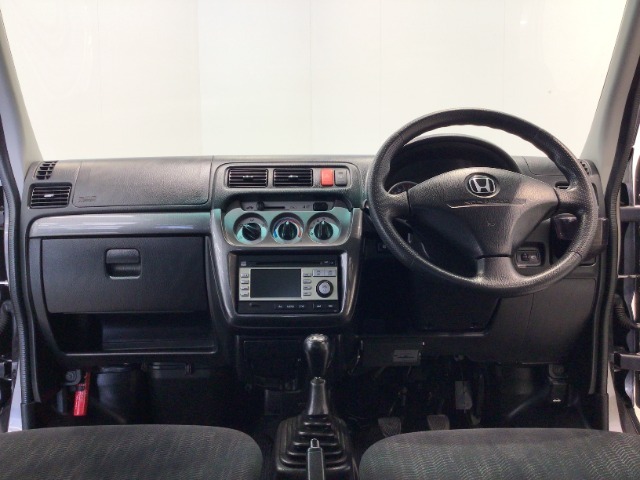【前方視界】開放的な前方視界！運転がしやすく疲れにくいです♪窓が大きく、見通しがとっても良いおクルマですよ♪